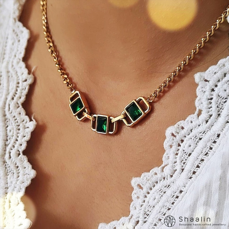 Emerald Studded Glamorous Gold Plated Minimal Necklace